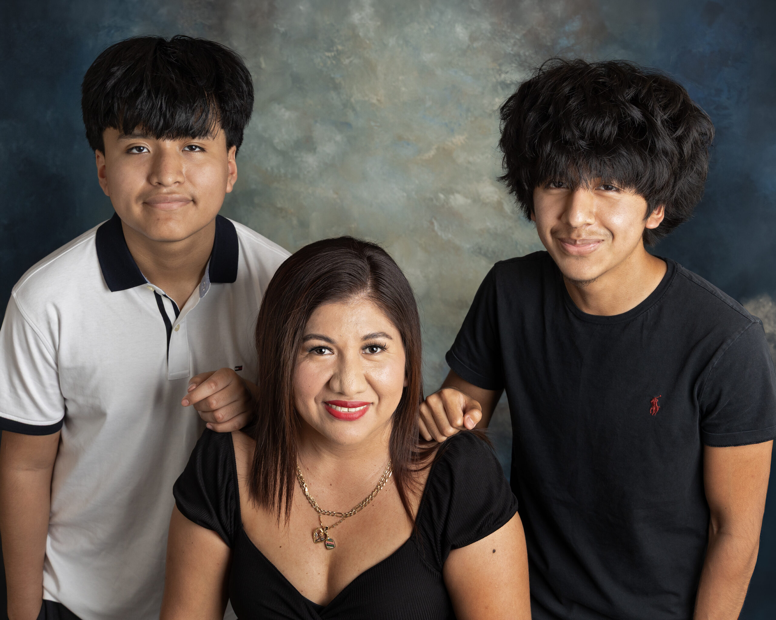 Future Habitat homeowner, Alejandra, with her family.